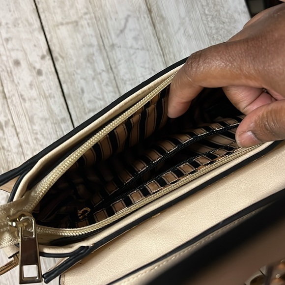 Purse - Picture 3 of 3